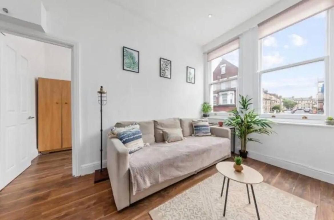 London - 2 Bedroom Flat Near Clapham Junction Cj Екстериор снимка